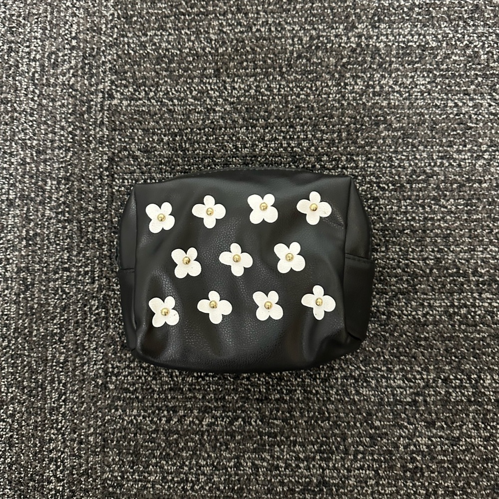 black cute white flower Make Up Bag